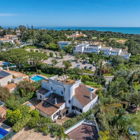 Luxury Villa, Sea Views, Very Close to Beach & Restaurants, Heatable Pool.