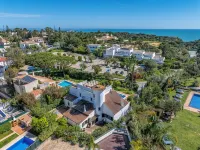 Luxury 4-Bed Villa with Heated Pool & Rooftop Sea Views –400m from Coelha Beach - Villa