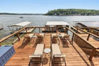 Spacious LF Home-Million Dollar Views with 26 Foot Slip, Kayaks, Sups and More! - 4 tähden