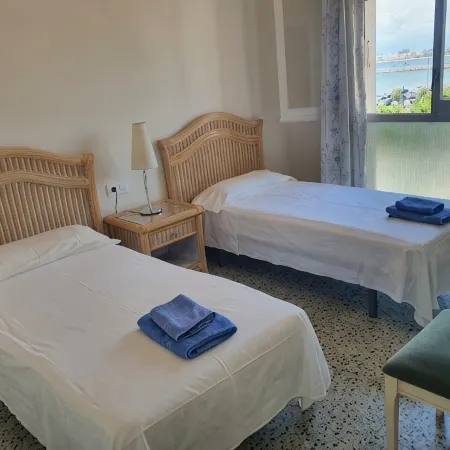 Nice Apartment in Front of the Beach for 8 People in the Center of Roses