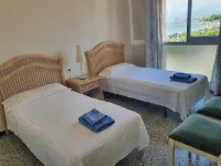 Nice Apartment in Front of the Beach for 8 People in the Center of Roses - 2星級