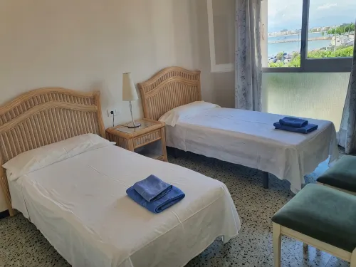 Nice Apartment in Front of the Beach for 8 People in the Center of Roses - 2-نجوم