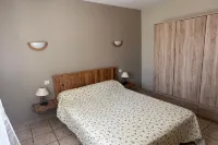 Uzès superb, comfortable gîte with swimming pool 700m from town center: - 2성급