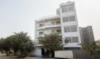 Hotel Divine India Noida Sector 135 - piscina