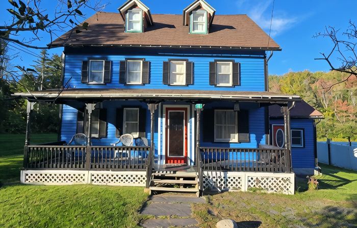 Abigail's Country House. 2 minutes To Skiing. Swimming, Hiking very close by.