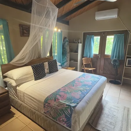 Vale Sekoula, Private Villa on the Ocean with Pool and Air Conditioning Hotels in Taveuni Island