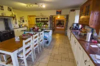 The Thatched Cottage B&B Hotels in Lakeview
