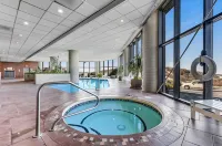 Uhost AI - Top-Floor Condo w Balcony & Pool