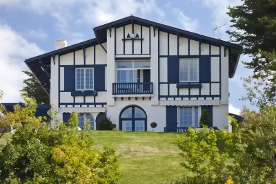 Maison Briketenia - Famille Ibarboure