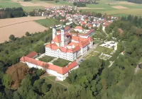Klostergasthof Roggenburg فنادق في Waldstetten