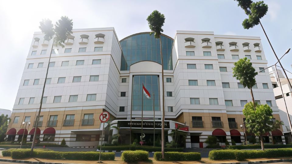 Surabaya Suites Hotel Powered by Archipelago