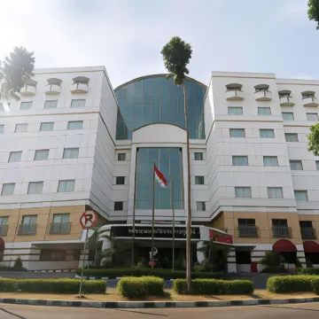 Surabaya Suites Hotel Powered by Archipelago Hotel dekat Stasiun Kereta Gubeng
