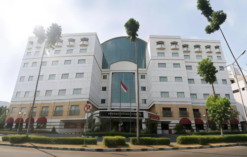 Surabaya Suites Hotel Powered by Archipelago Hotels in Genteng