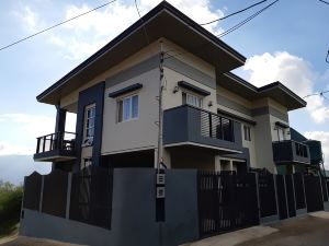 Restful 3Br Hillside Duplex House