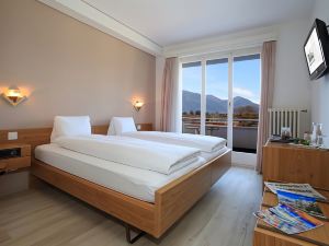 Ascona Lodge, Pool & Garden Retreat