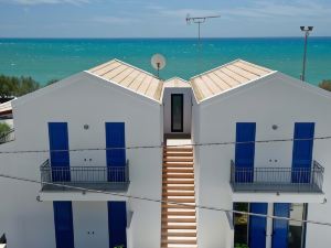 Dolce Mare 6 - Second Floor - Sea Front Large Balcony - Free Wifi and Garage