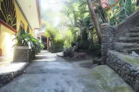 OYO Life 90646 Villa Karsinem Pasuruan فنادق في جاتيارجو