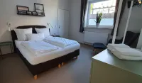 床與廚房公寓