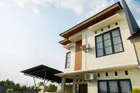 Casa Djiwa Villa Hotels near Masjid Al-Muttaqin Kayuhan Kulon