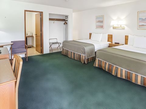 Howard Johnson by Wyndham Roseburg