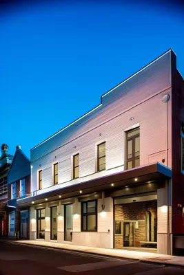 Hougoumont Hotel