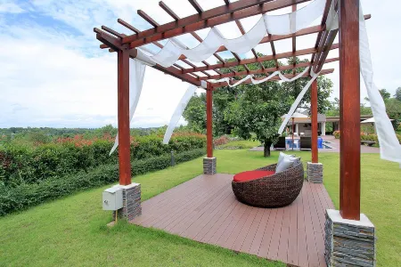 NAN Boutique Resort Отели рядом с достопримечательностью «Wat Tha NAO»