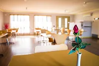 Cherry Blossom Motor Inn Hotels in Young