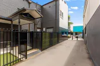 Civic Apartments Отели рядом с достопримечательностью «Виктори Мемориал Гарденс»