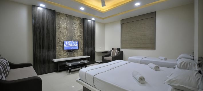 Hotel Radhe Krishna ソラプールのホテル
