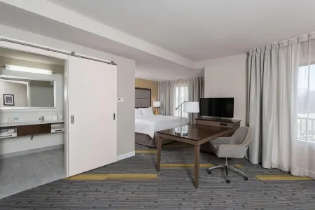 Hampton Inn & Suites West Lafayette Отели рядом с достопримечательностью «Университет Пердью в Департмент оф Фисикс энд Астрономи»