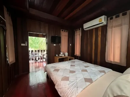 Kozi Resort Отели рядом с достопримечательностью «Pranburi Mongrove Forest»