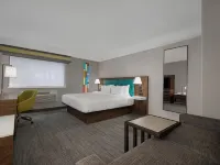 Hampton Inn & Suites by Hilton Toronto Downtown Hotels near Yonge - Dundas