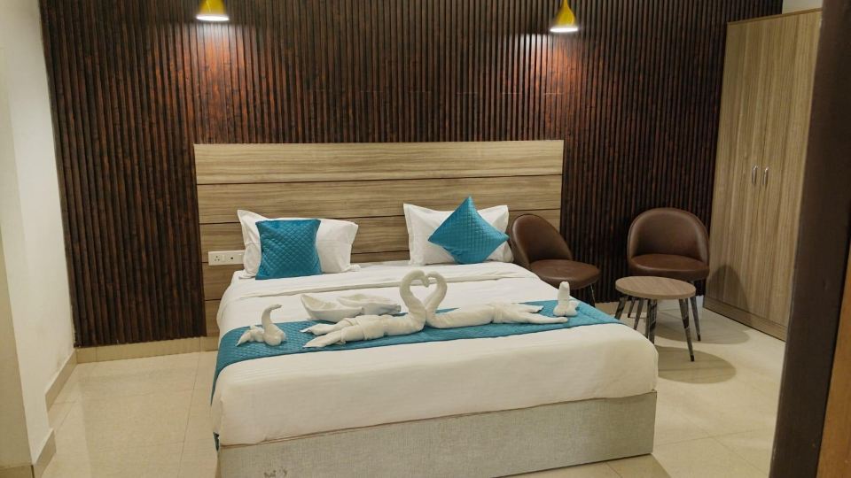 Ganeshwaram Hotel-141, Noida