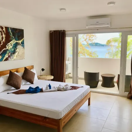 Sunset Cove Beach & Dive Resort