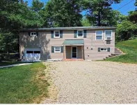 Lake Front Cabin on Seneca Lake.  Come Play in the Lake.Sleeps 8, 5 Beds Hotels in Richland Township