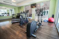 Holiday Inn Express & Suites Miami Airport East