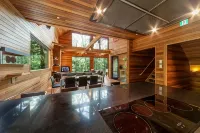 Phoenix Chalets by Hhg - 5-Star