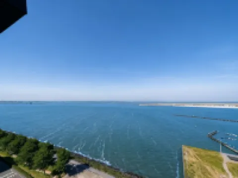 フォー エレメンツ ホテル アムステルダム パイソン・ブリッジ周辺のホテル