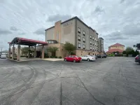 Sonesta Essential Indianapolis Airport - parking