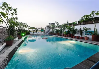 Hotel Taj Resorts Отели рядом с достопримечательностью «Rai Cabs»