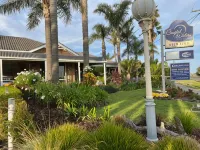 Coastal Waters Motor Inn Hotels near The Griffiths Sea Shell Museum and Marine Display