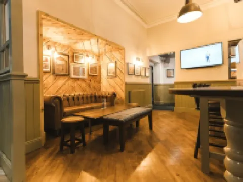 Black Lion Hotel Hotels in Salford