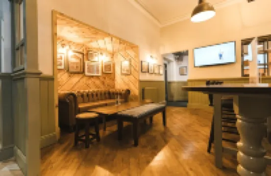 Black Lion Hotel Hotels in Salford