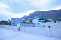 Nanda Mohan Homestay- Luxuries AC Apartment Close to Alipiri-Kapila Teertha and Iskcon Temple
