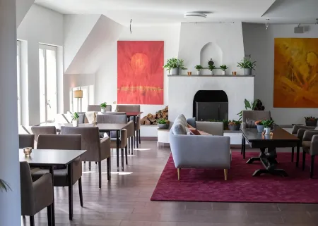 Halltorps Gästgiveri Отели рядом с достопримечательностью «Långe Erik»