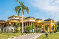 Grand Central Hotel Medan Các khách sạn gần Midwifery Academy Budi Mulia