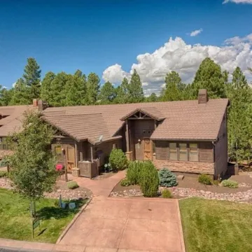 Awesome lodge on the 10th Fairway in the Torreon golf community in Show Low AZ.