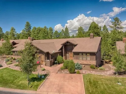 Awesome lodge on the 10th Fairway in the Torreon golf community in Show Low AZ.