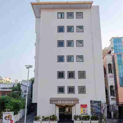 Hotel Seasons Inn Hotel Exterior