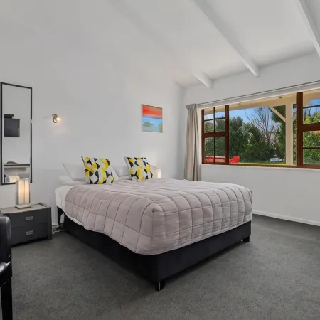 Colonial Lodge Motel